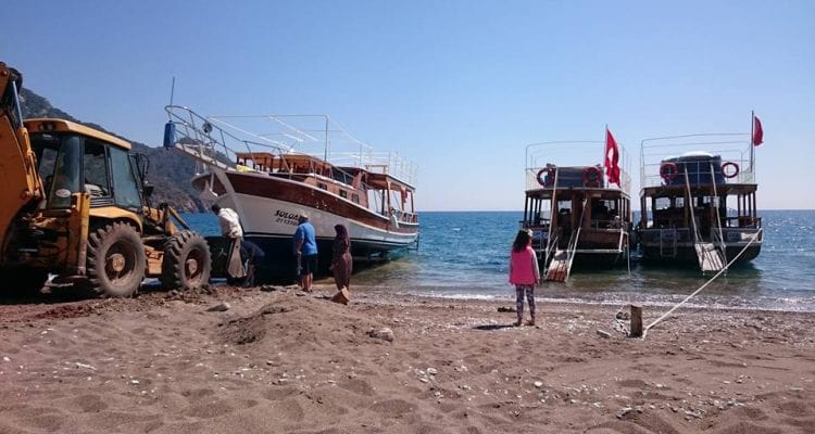 Suluada Teknesi Denize İndi