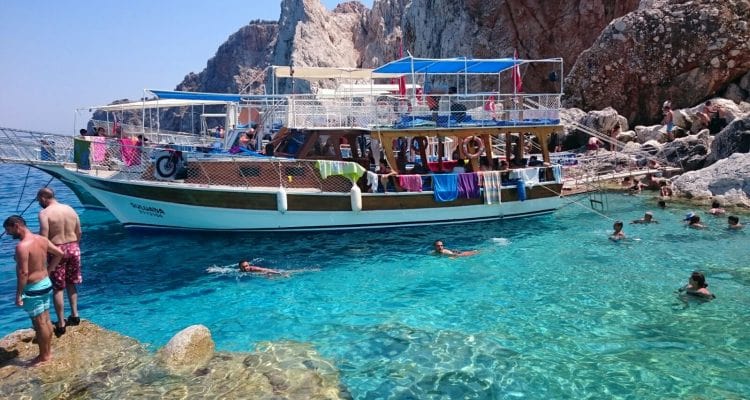 Tekne Turunda Ne Giymeli? Suluada İçin Eksiksiz Paket Listesi